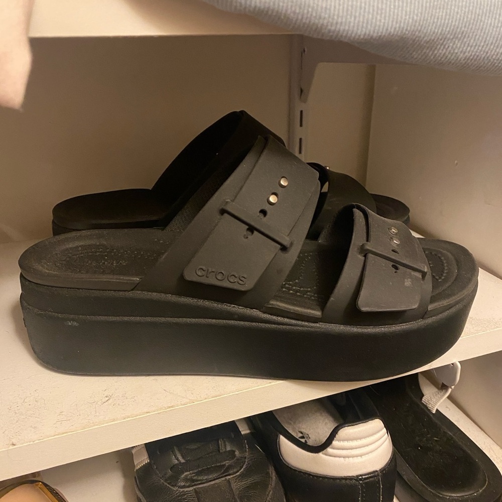 CROCS Black Buckle Platform Slides